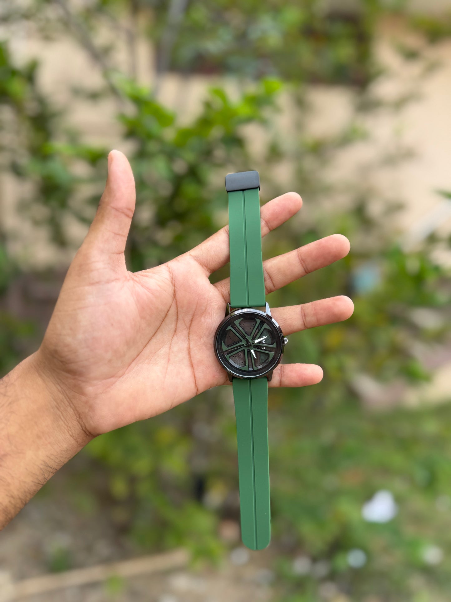 Gyro spinning watch (Green Colour)